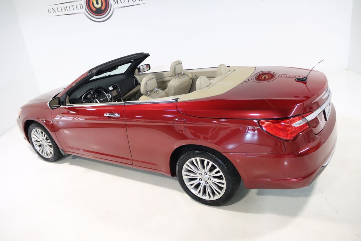 Used 2013 Chrysler 200 Limited FWD image 21