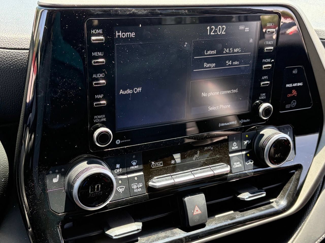 Used 2021 Toyota Highlander XLE FWD image 11