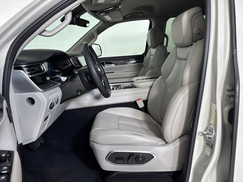 Used 2022 Jeep Wagoneer Series III w/ Convenience Group I AWD/4WD image 14