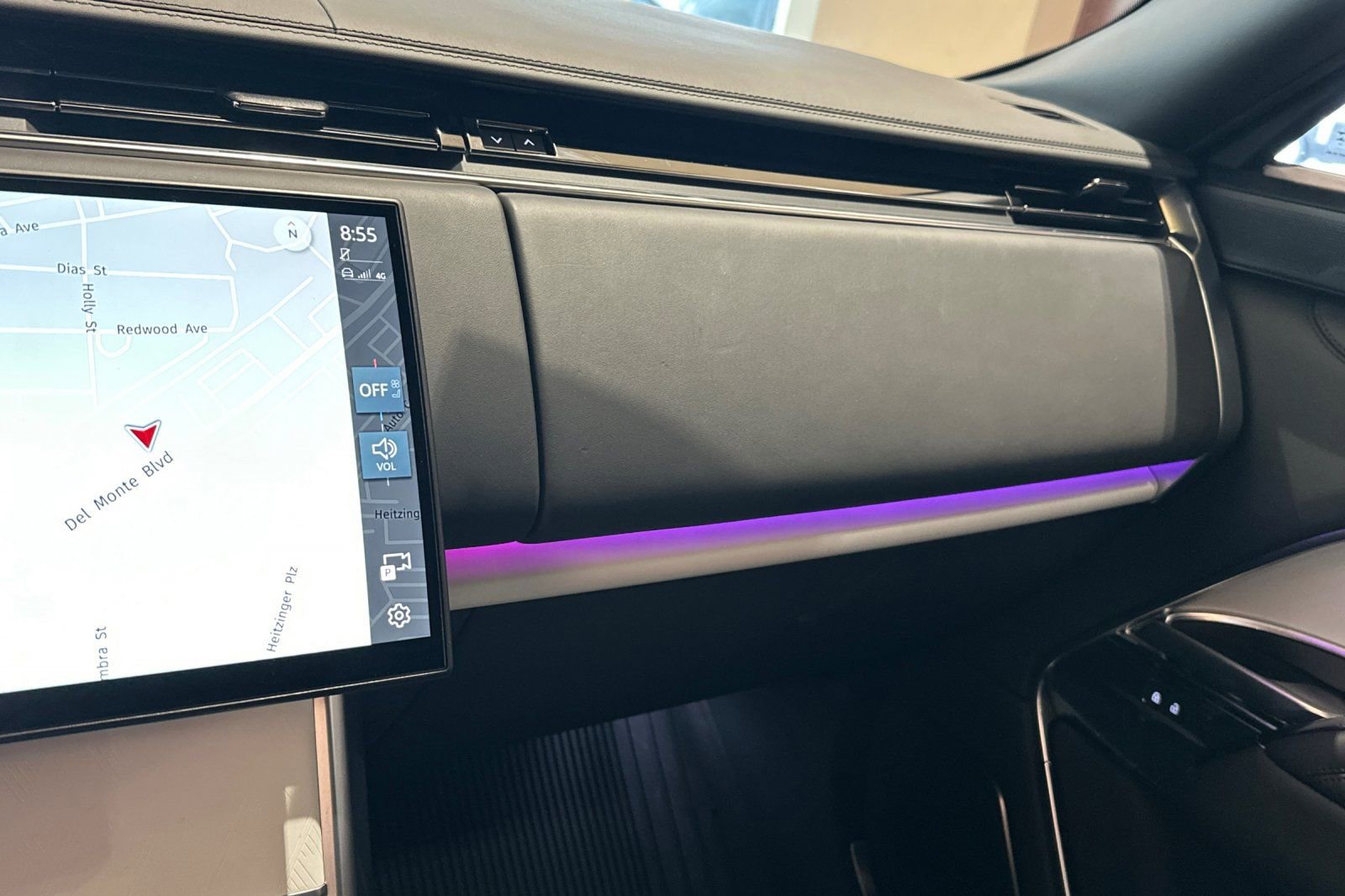 Used 2025 Land Rover Range Rover SV image 34