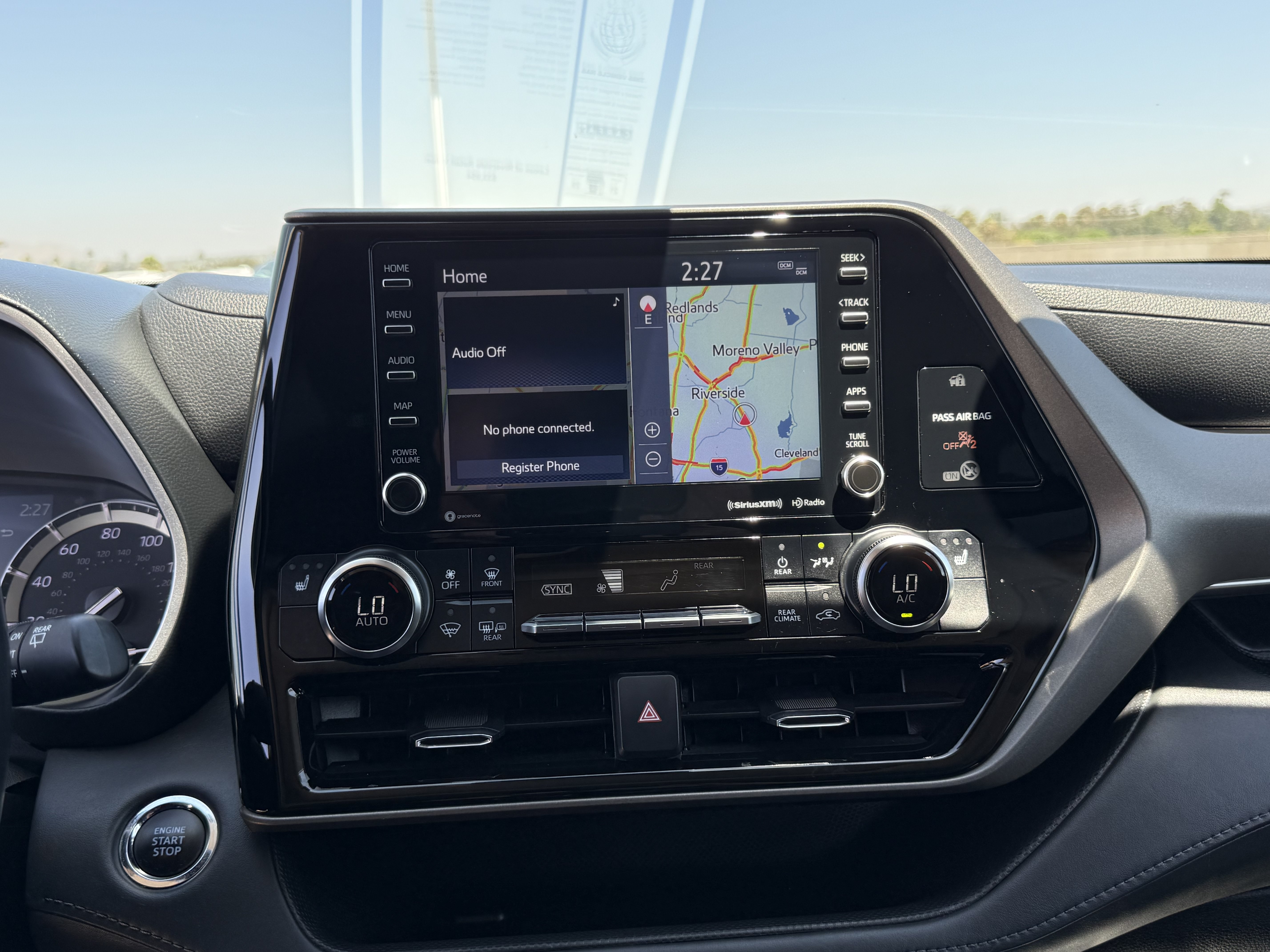 Used 2022 Toyota Highlander XLE FWD image 27
