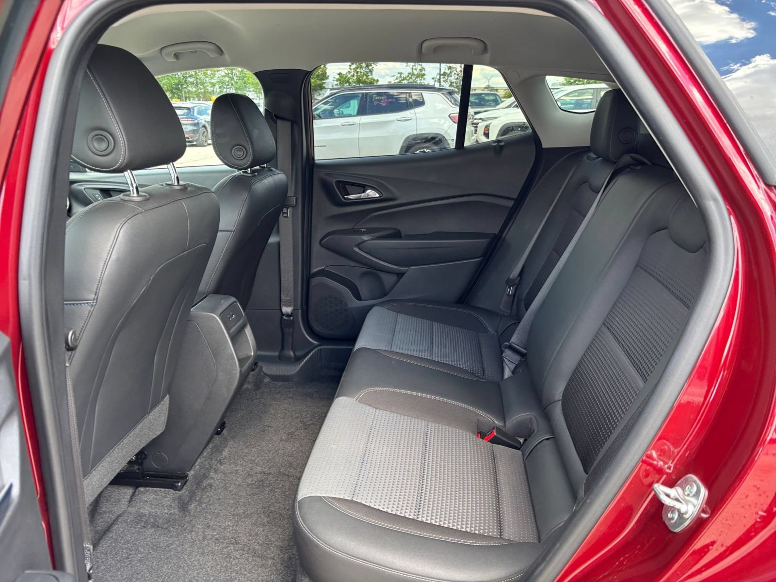 Used 2025 Chevrolet Trax LT FWD image 24