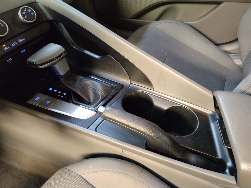 Used 2021 Hyundai Elantra SE FWD image 26