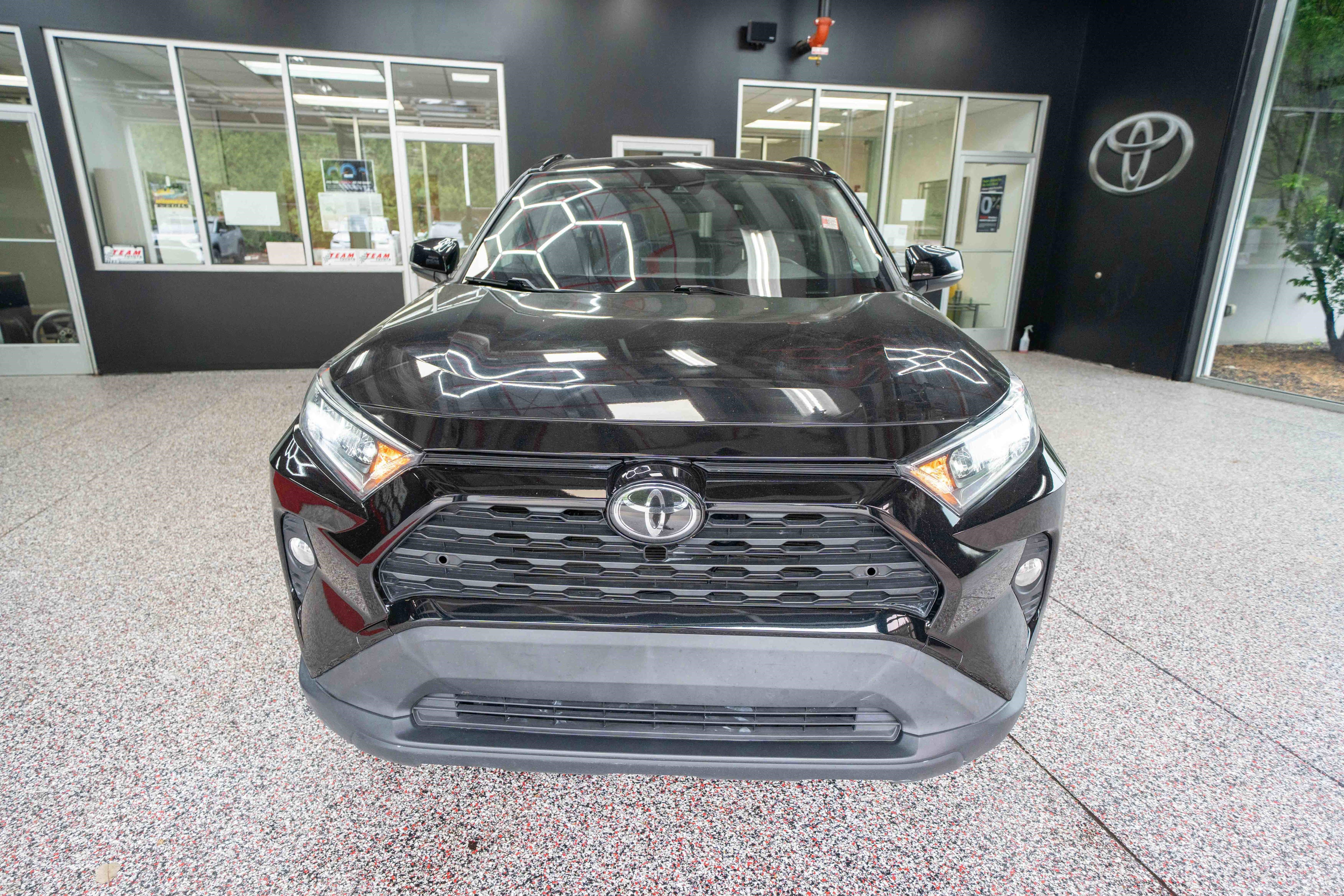 Used 2020 Toyota RAV4 XLE w/ Convenience Package AWD/4WD image 6