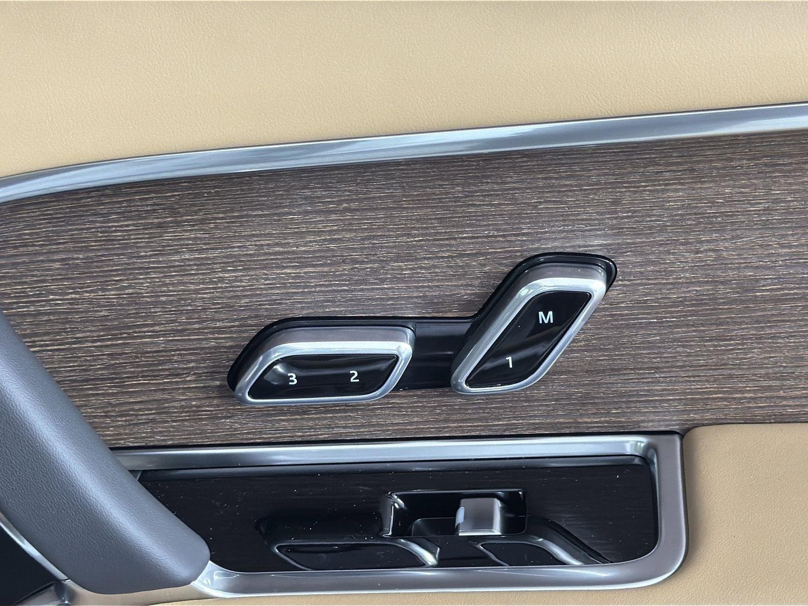 New 2025 Land Rover Range Rover SE image 33