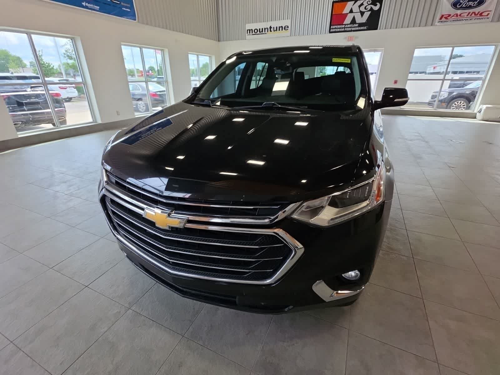 Used 2019 Chevrolet Traverse Premier w/ LPO, Cargo Package AWD/4WD image 2