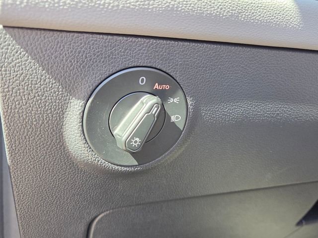 Used 2024 Volkswagen Taos SE image 31