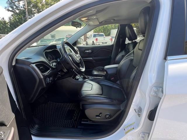Used 2019 Jeep Cherokee Latitude Plus w/ Cold Weather Group AWD/4WD image 10