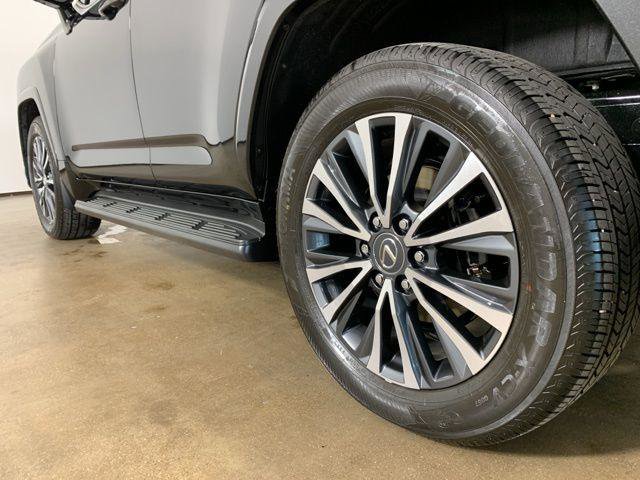 Certified 2025 Lexus LX 600 4WD w/ Interior Upgrade Package image 17