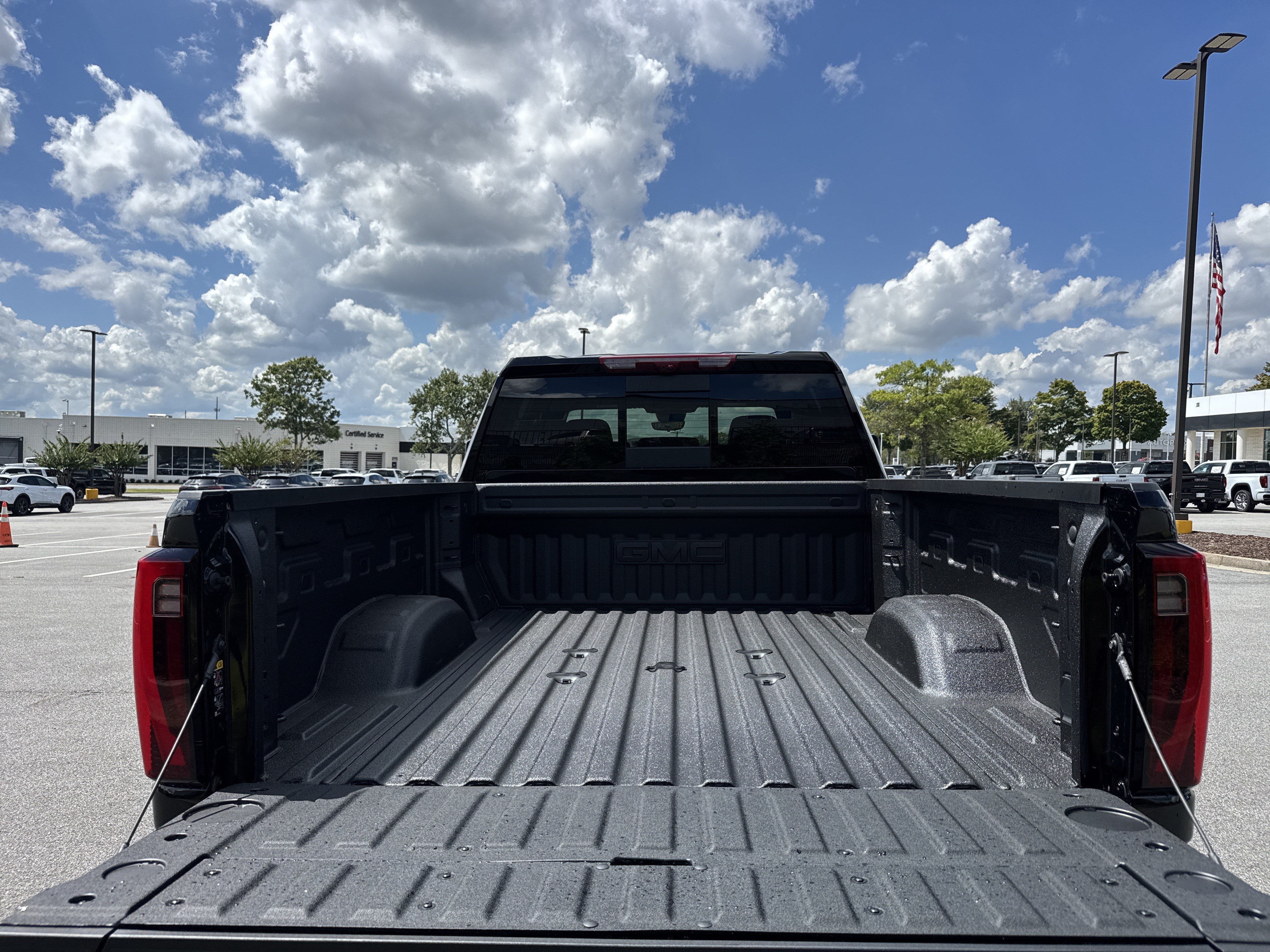 New 2026 GMC Sierra 2500 Denali Ultimate w/ LPO, Black Badging Package AWD/4WD image 31