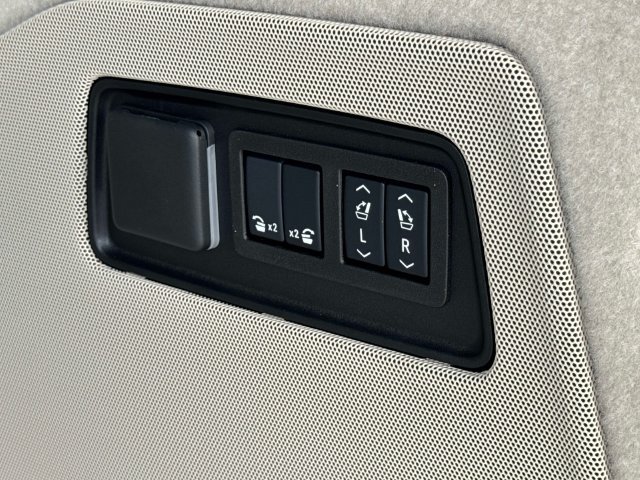 New 2026 Cadillac Escalade Platinum Sport w/ LPO, ONYX Package AWD/4WD image 6