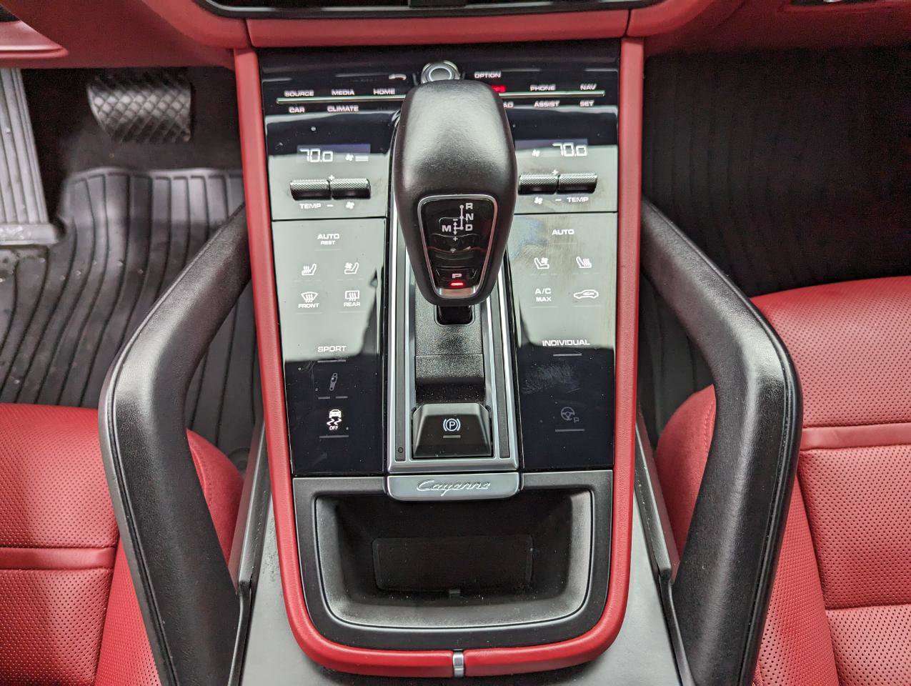 Used 2023 Porsche Cayenne Platinum Edition image 26