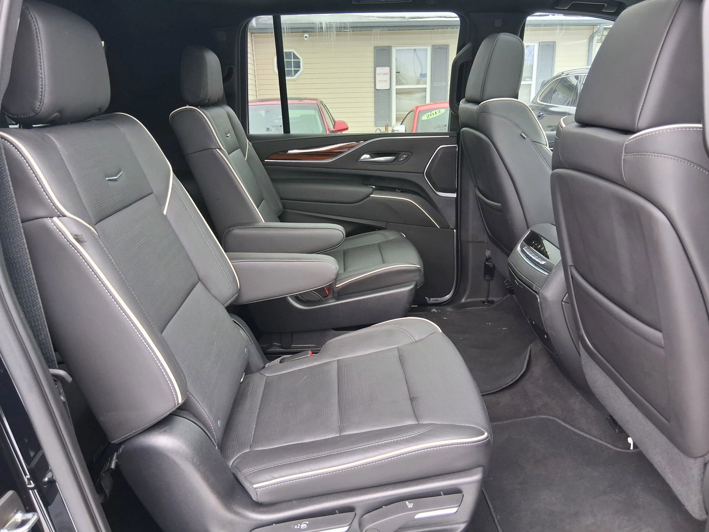 Used 2022 Cadillac Escalade ESV Premium Luxury w/ Performance Package image 25