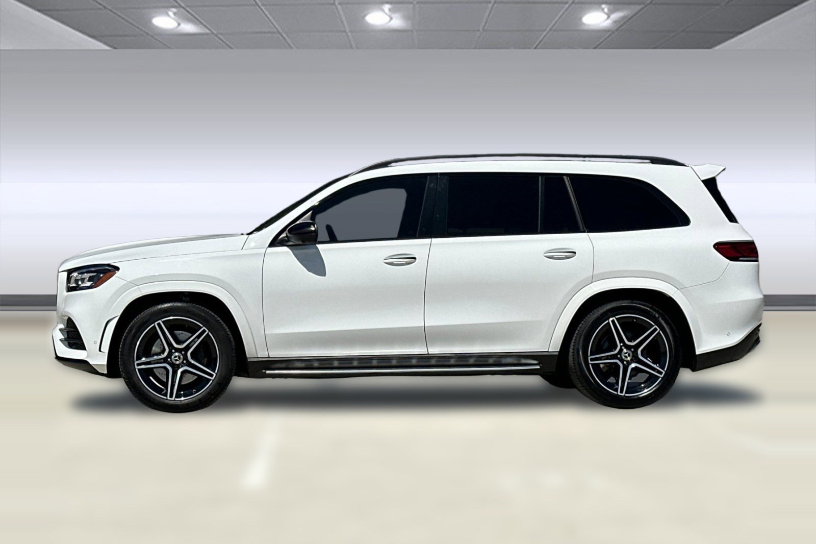 Used 2022 Mercedes-Benz GLS 450 4MATIC image 2