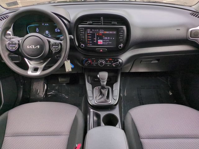 Used 2025 Kia Soul LX w/ LX Technology Package FWD image 15