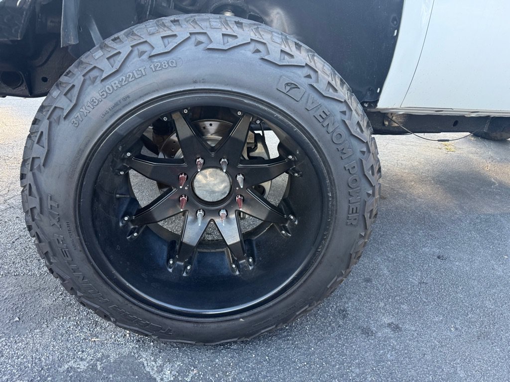 Used 2011 GMC Sierra 2500 Denali w/ Suspension Package, Off-Road AWD/4WD image 15