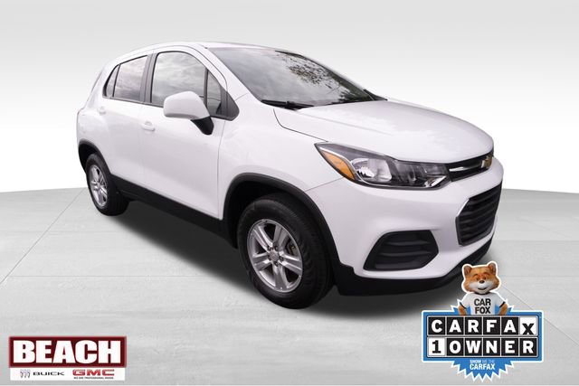 Used 2022 Chevrolet Trax LS w/ Tint and Cruise Package image 1