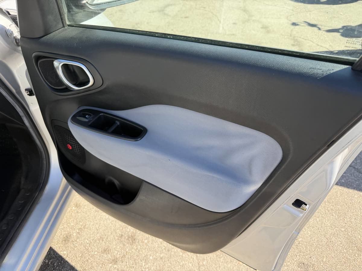 Used 2014 FIAT 500L Easy w/ Popular Equipment Group image 11