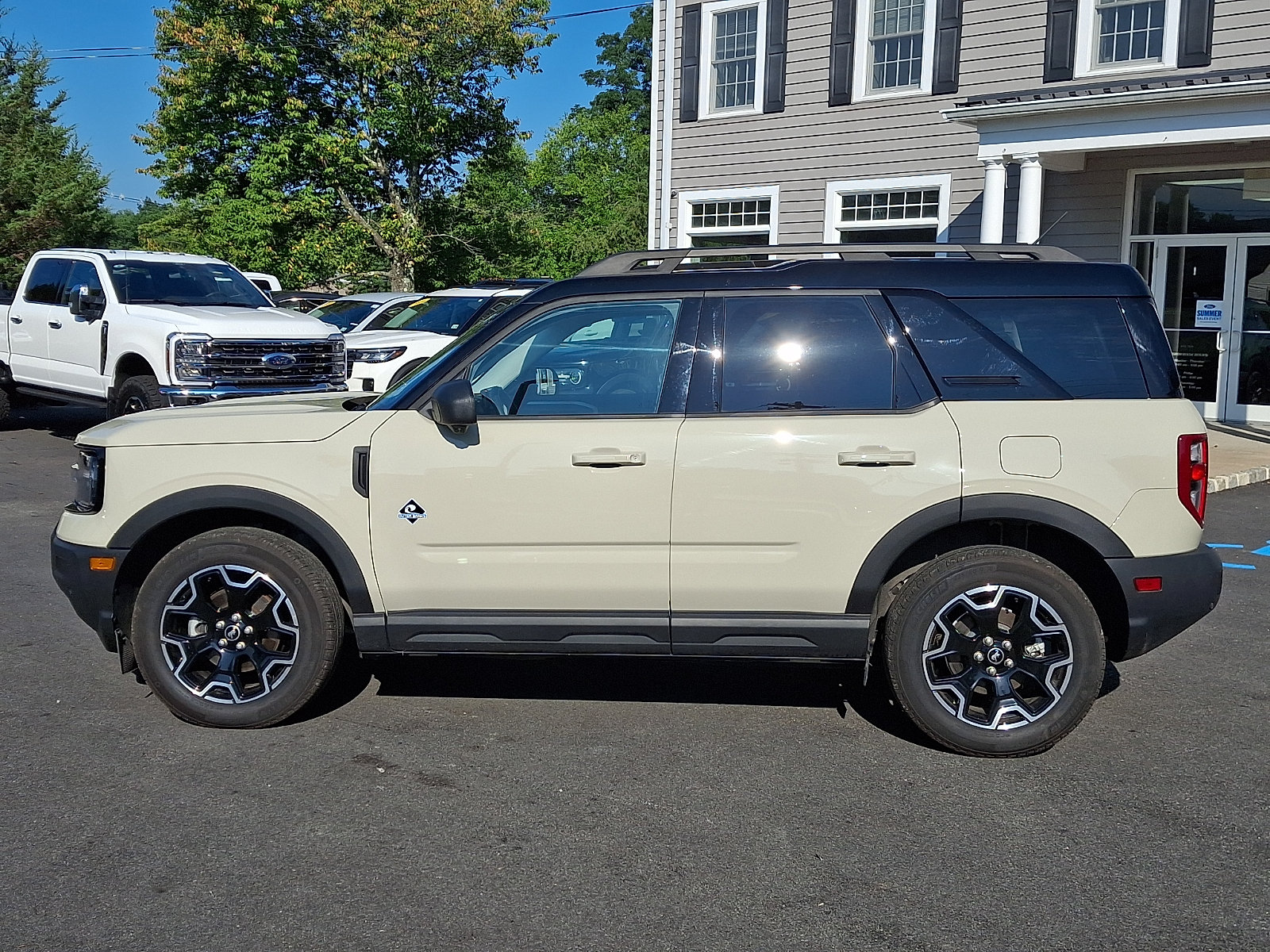 Certified 2025 Ford Bronco Sport Outer Banks w/ Outer Banks Tech Package+ AWD/4WD image 8