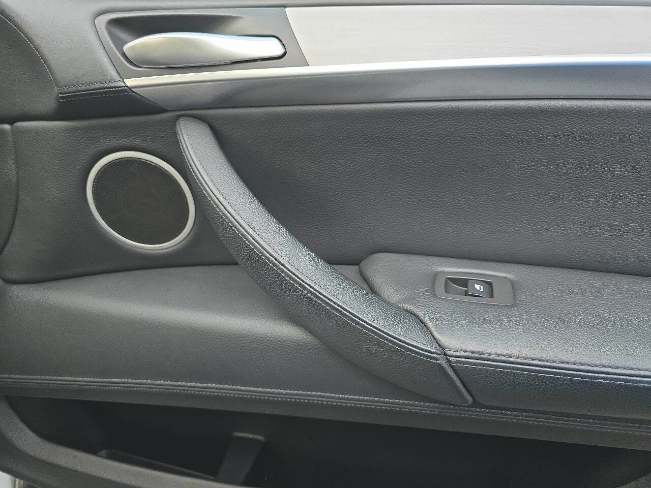 Used 2011 BMW X5 M image 24