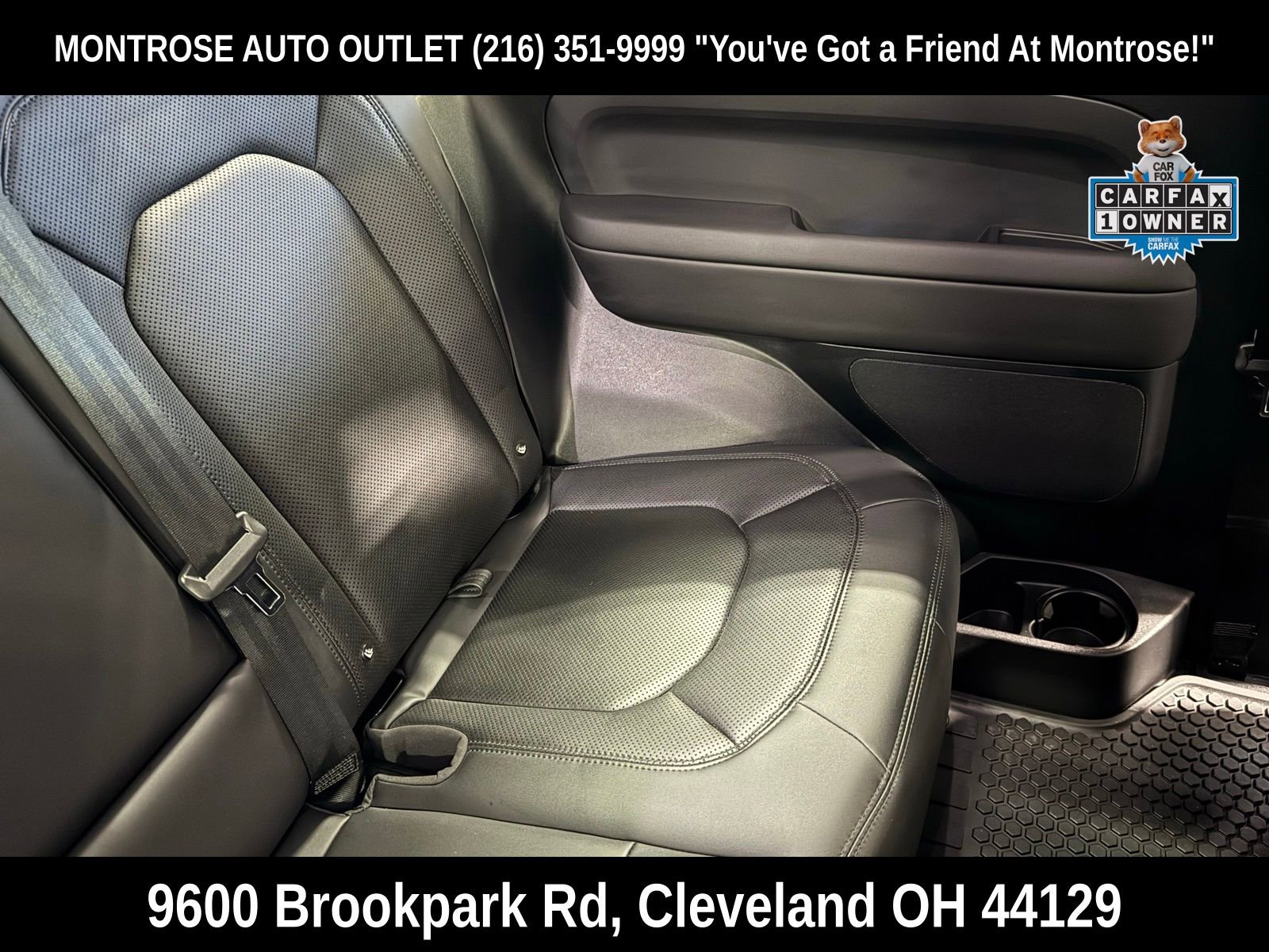 Used 2025 Land Rover Defender 90 X-Dynamic SE image 33