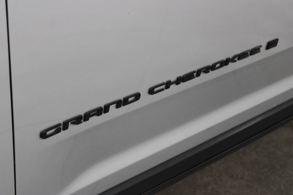 Used 2024 Jeep Grand Cherokee Altitude AWD/4WD image 14