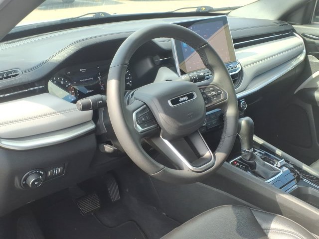 Used 2025 Jeep Compass Limited AWD/4WD image 8