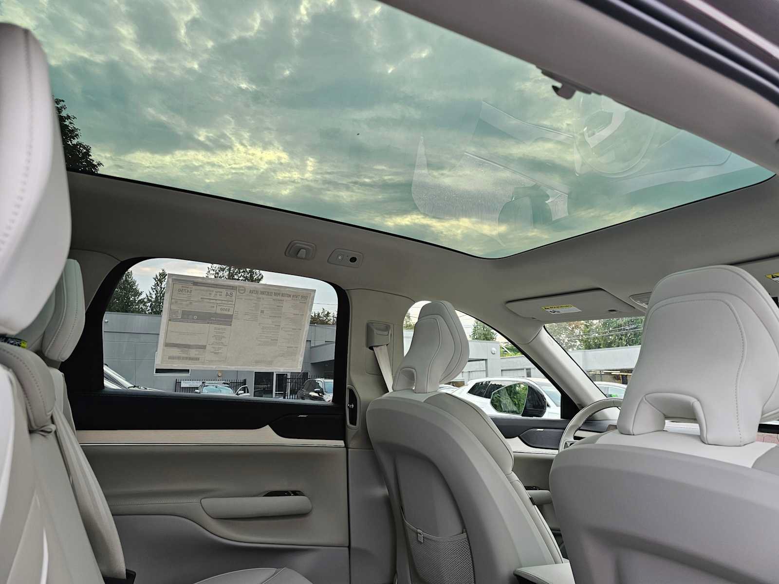 New 2025 Volvo EX90 Ultra w/ Protection Package Premier AWD/4WD image 13