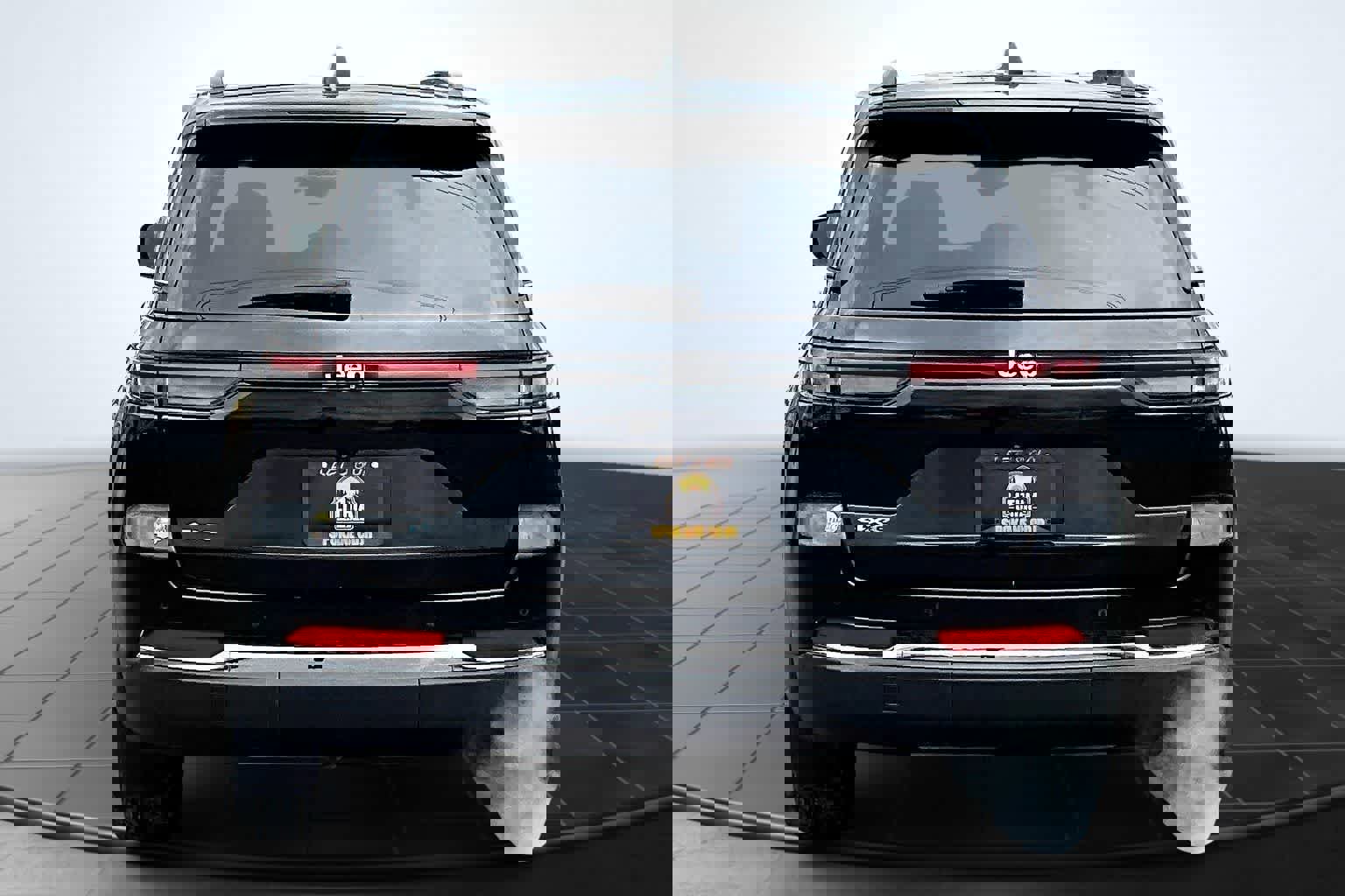 Used 2022 Jeep Grand Cherokee Limited 4xe w/ MOPAR Finishing Package image 5