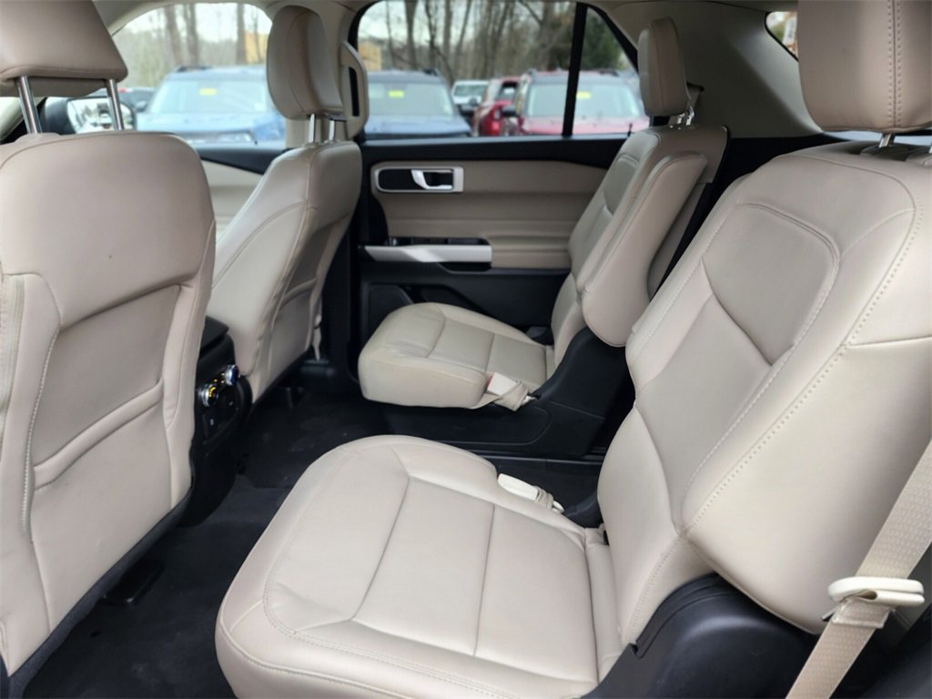 Certified 2022 Ford Explorer XLT w/ Equipment Group 202A image 16