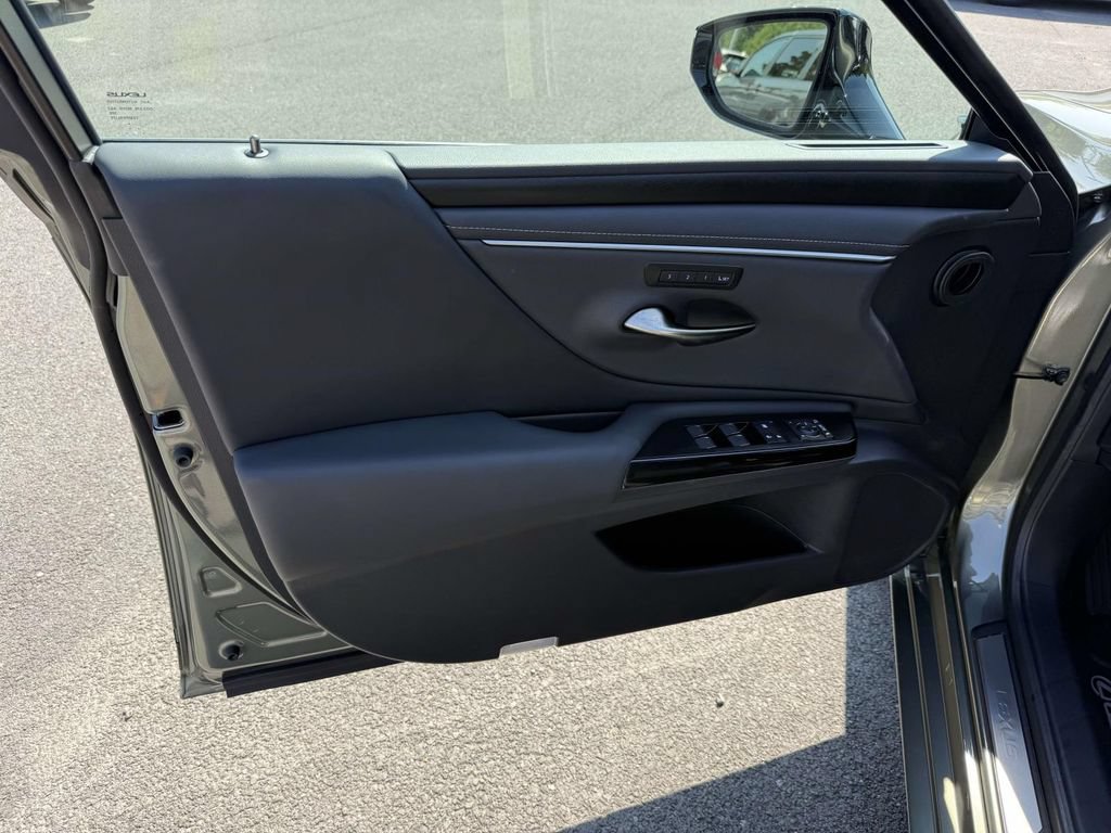 Used 2025 Lexus ES 350 w/ Premium Package FWD image 12