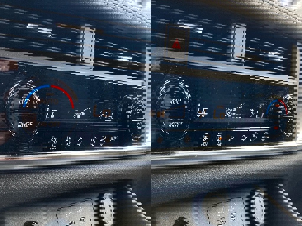 Used 2024 Nissan Rogue SV image 20