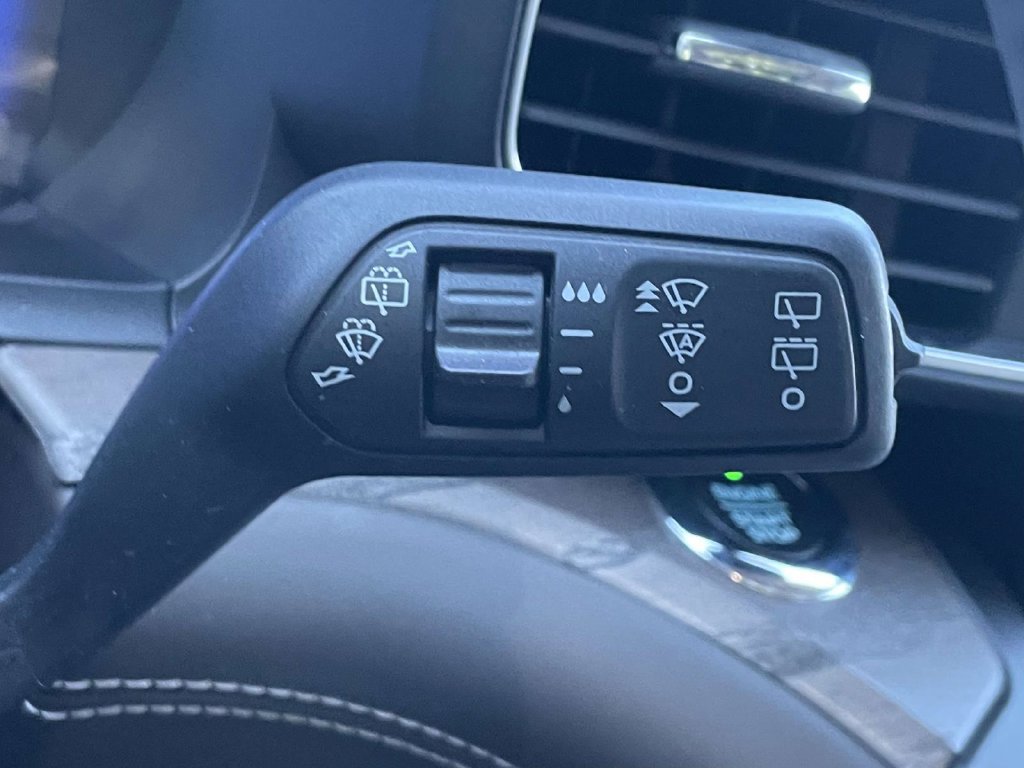 Used 2020 Ford Explorer Platinum w/ Premium Technology Package AWD/4WD image 24