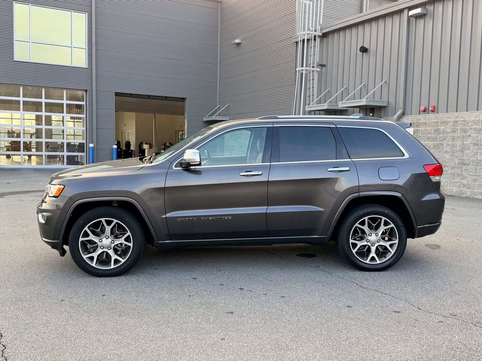Used 2021 Jeep Grand Cherokee Overland RWD image 5
