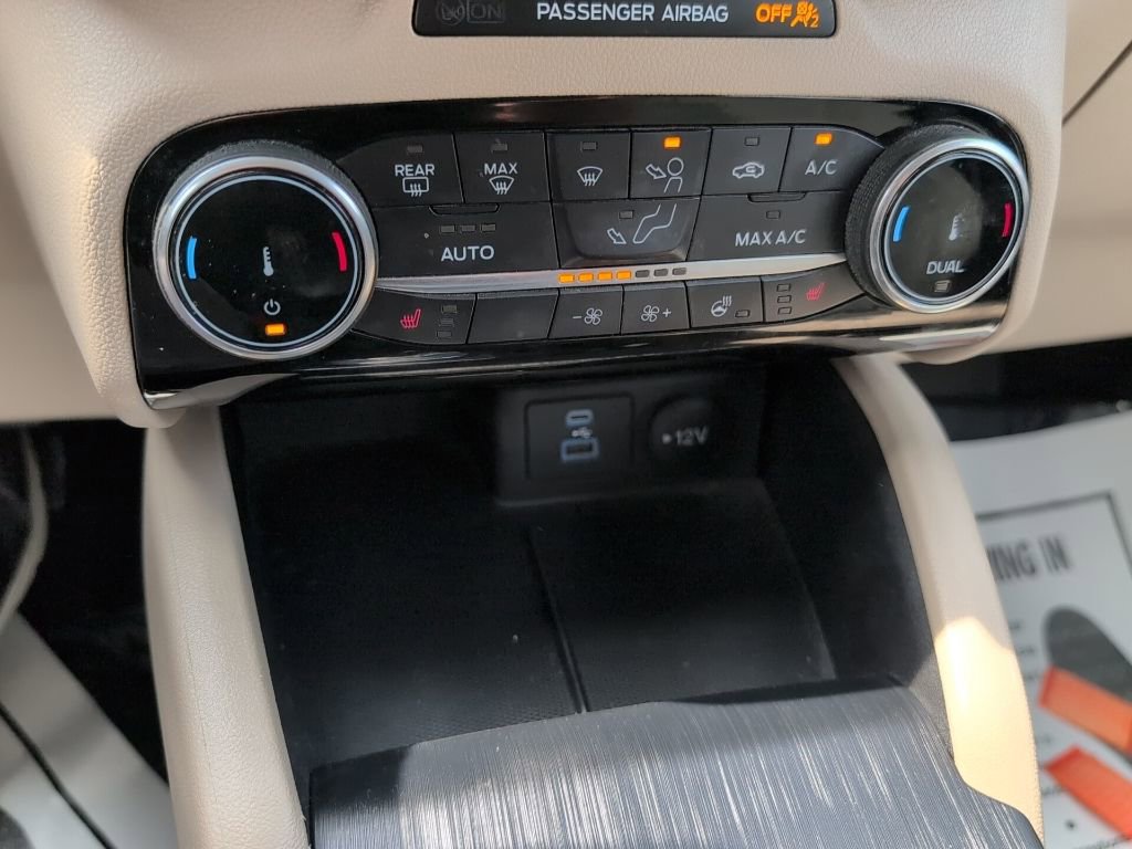 Certified 2022 Ford Escape SEL image 18