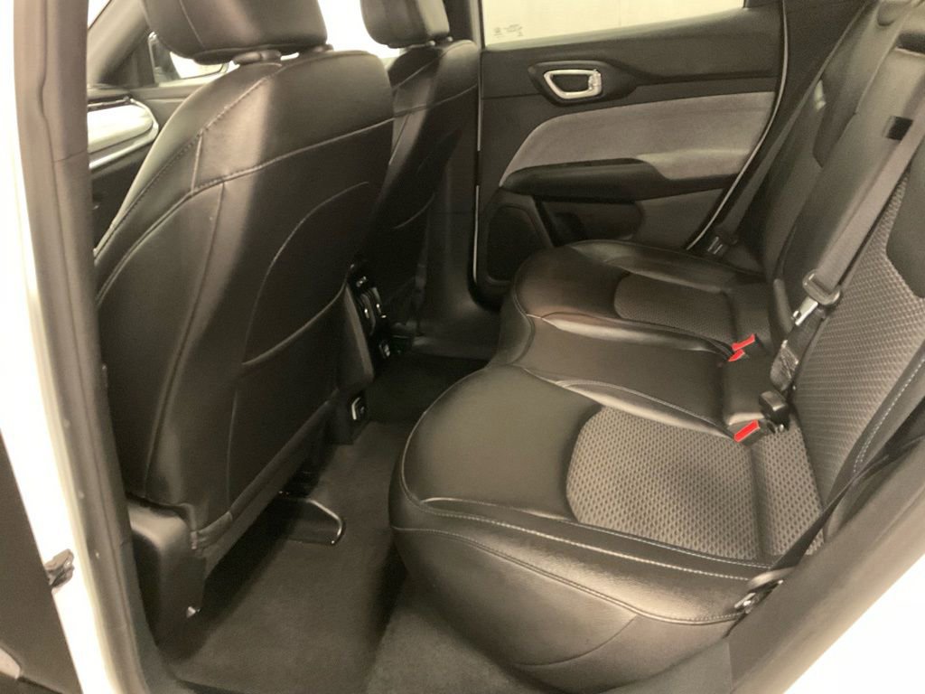 Used 2024 Jeep Compass Latitude image 34