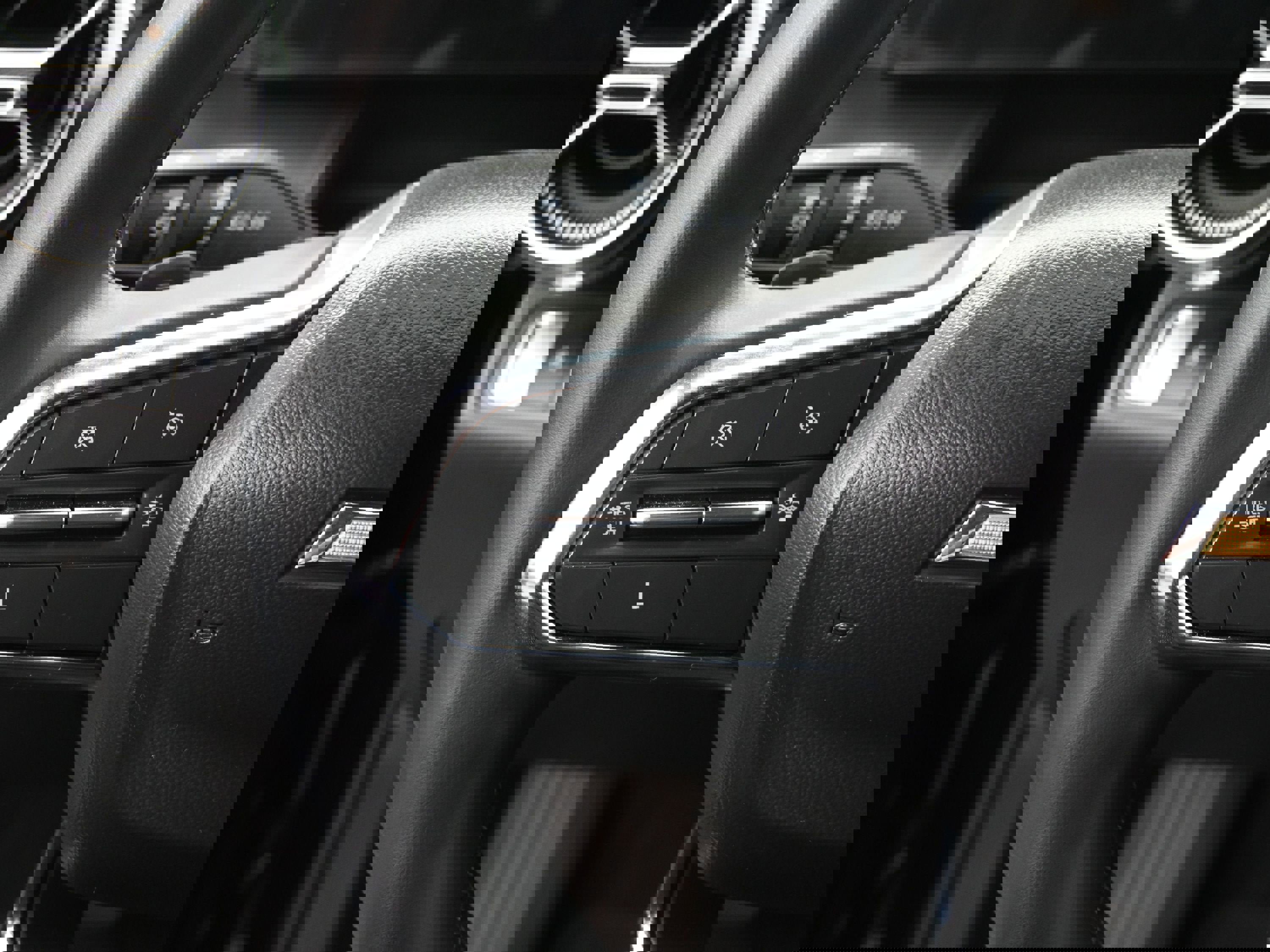 Used 2025 Chevrolet Equinox LT w/ Safety and Technology Package image 11