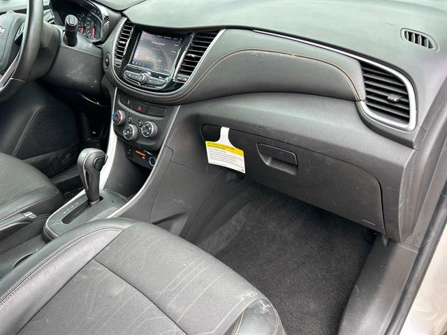Certified 2022 Chevrolet Trax LT w/ LT Convenience Package image 22