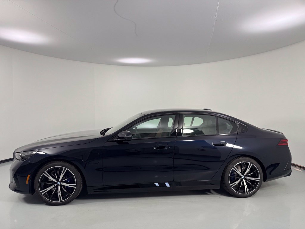 New 2027 BMW 550e xDrive AWD/4WD image 4