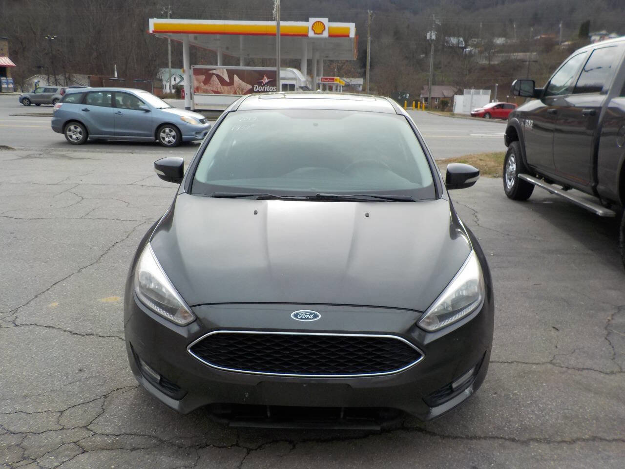 Used 2015 Ford Focus SE w/ SE Sport Package image 7