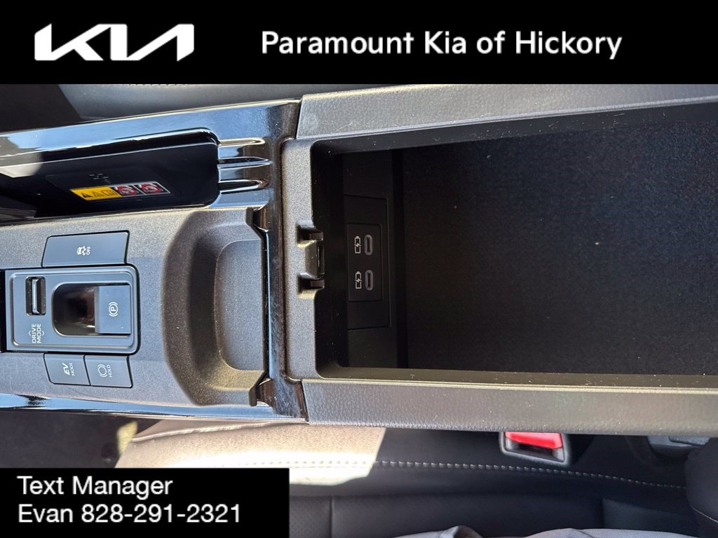 Used 2025 Toyota Prius XLE FWD image 23