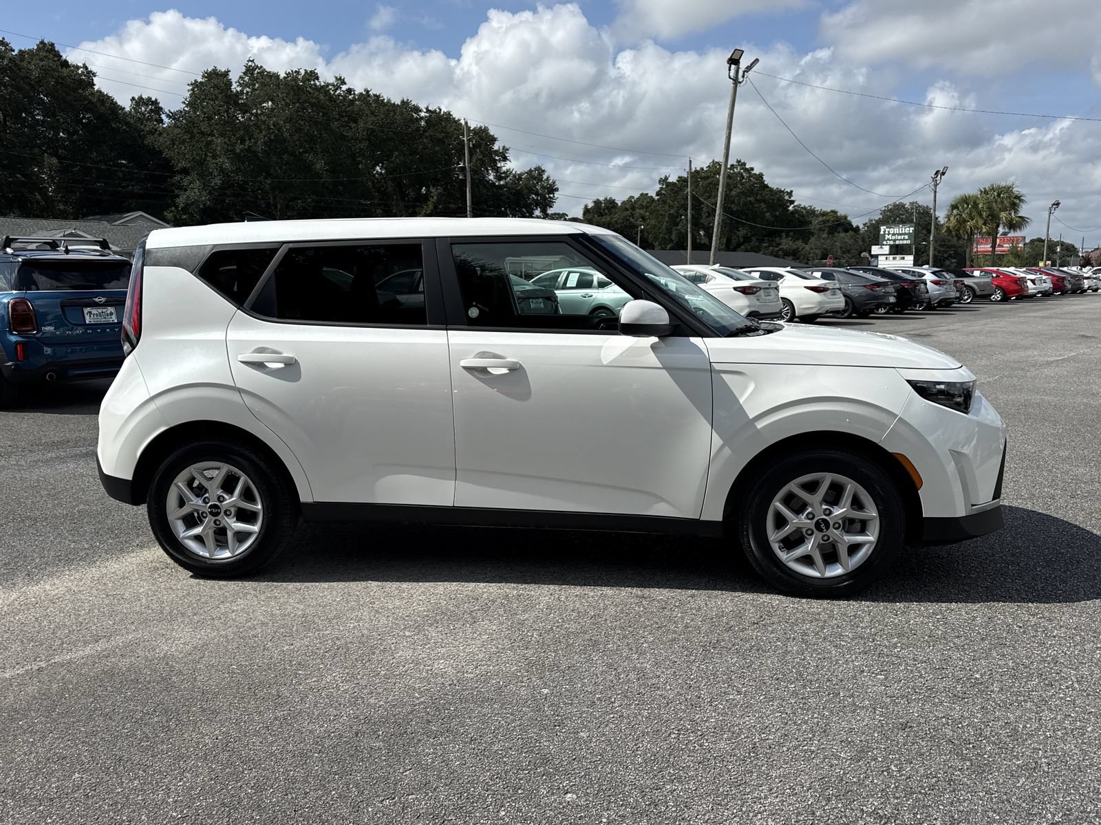 Used 2025 Kia Soul LX w/ LX Technology Package FWD image 6