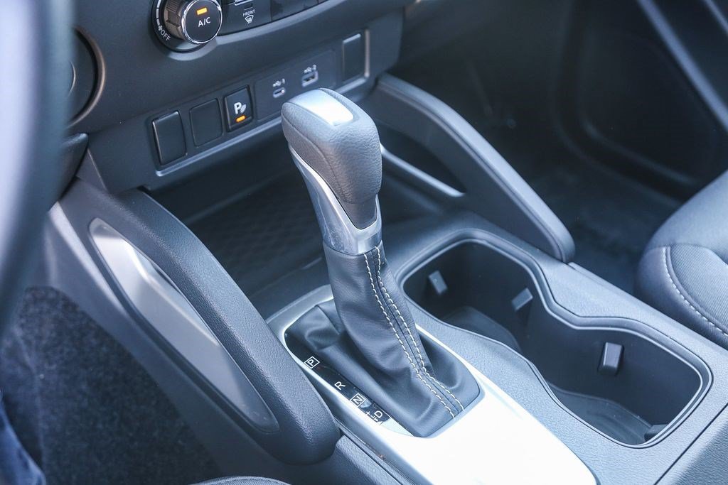 Used 2025 Nissan Frontier SV RWD image 18