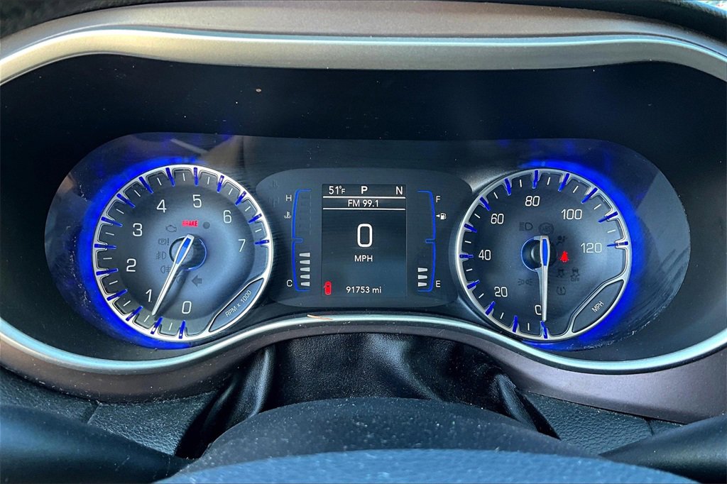 Used 2019 Chrysler Pacifica L image 9