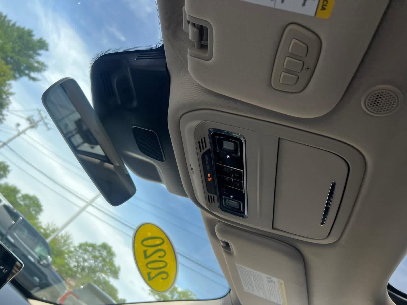 Used 2020 Lincoln Aviator Reserve AWD/4WD image 23