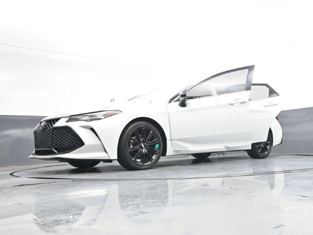 Used 2019 Toyota Avalon Touring FWD image 44