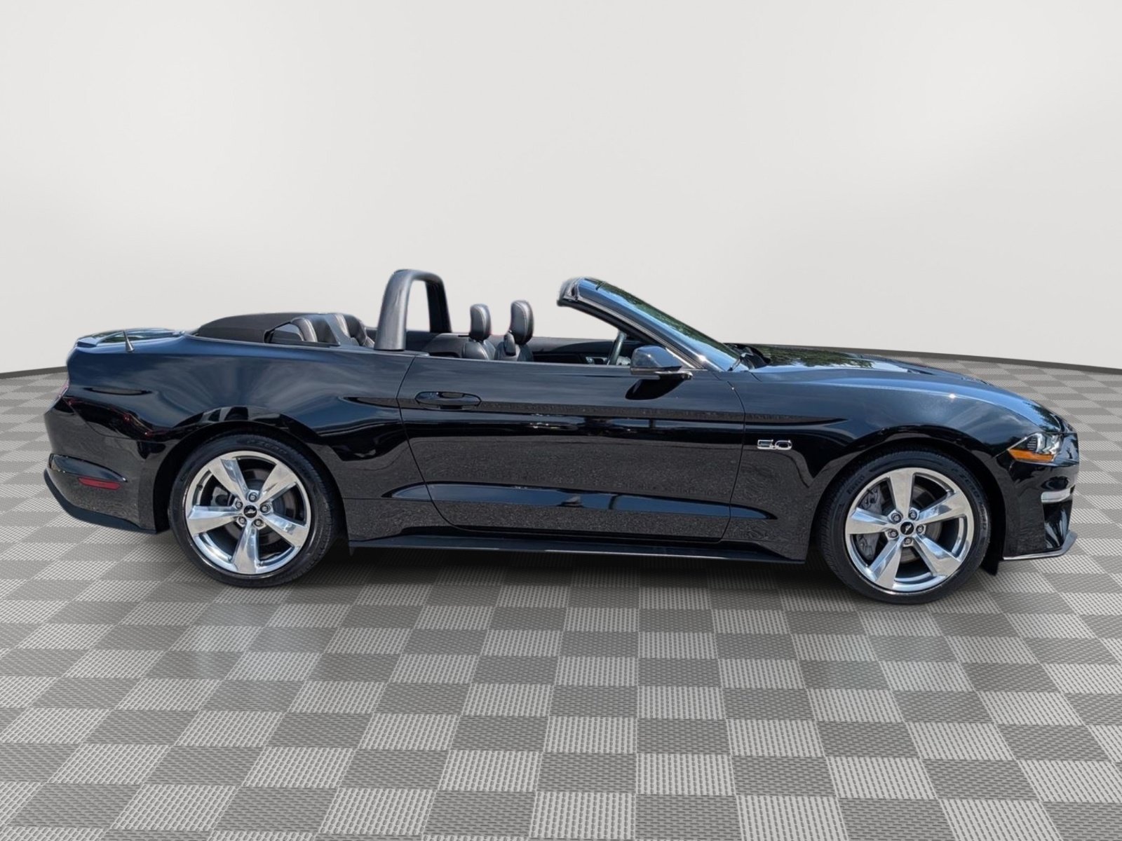 Used 2018 Ford Mustang GT Premium w/ Equipment Group 401A RWD image 6