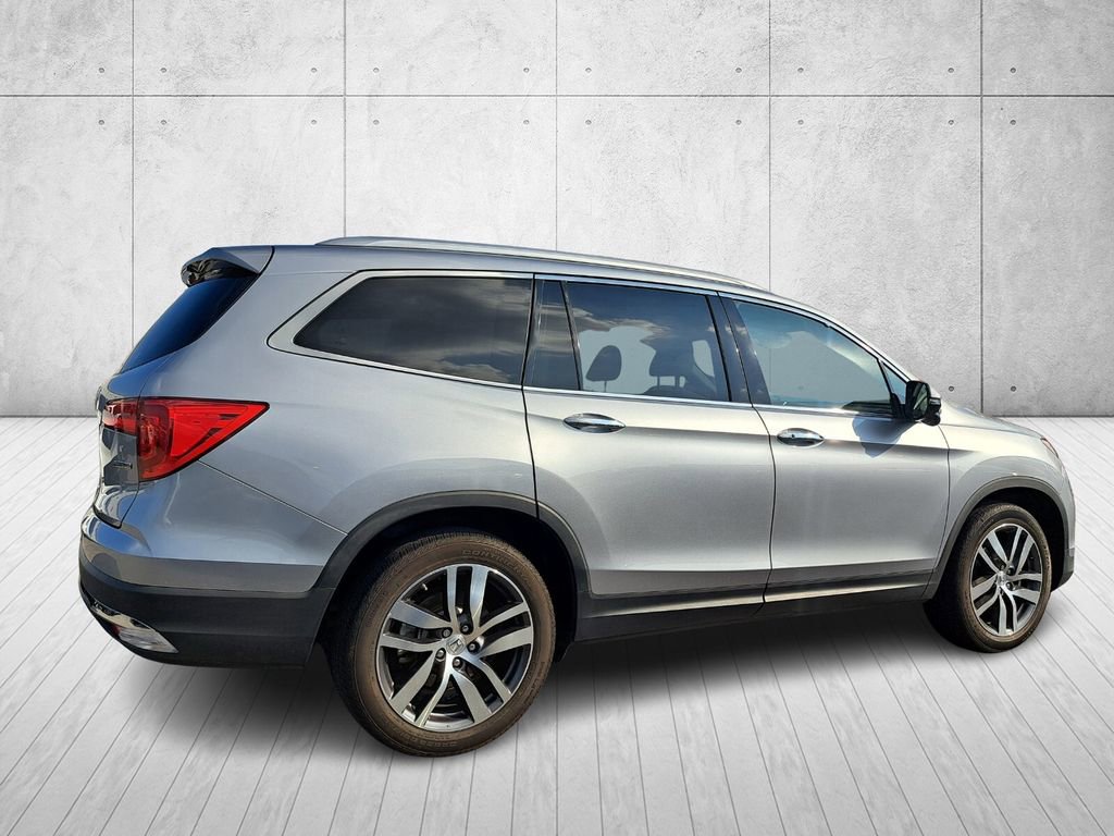 Used 2017 Honda Pilot Touring image 4