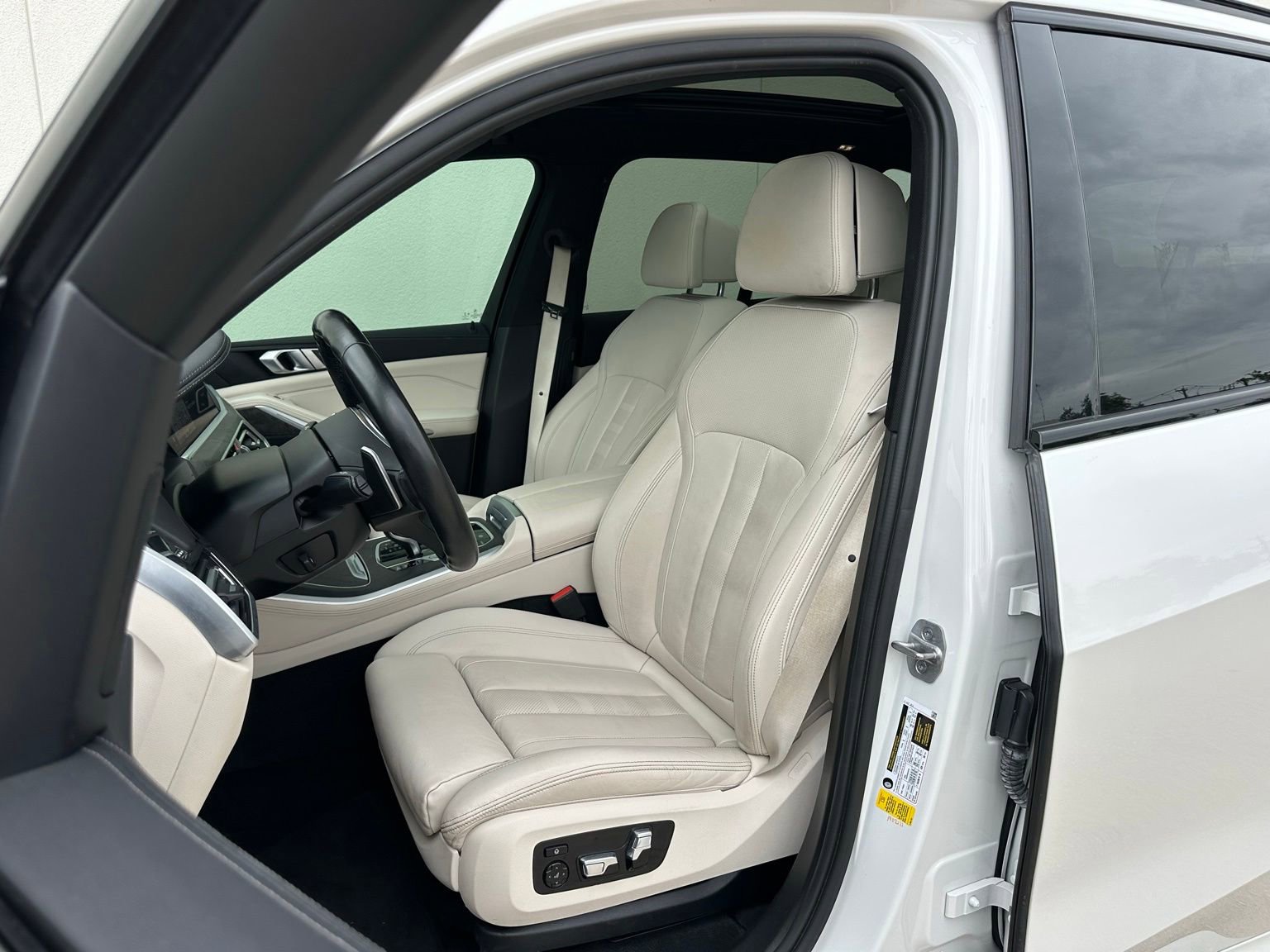 Used 2022 BMW X5 sDrive40i w/ M Sport Package RWD image 8