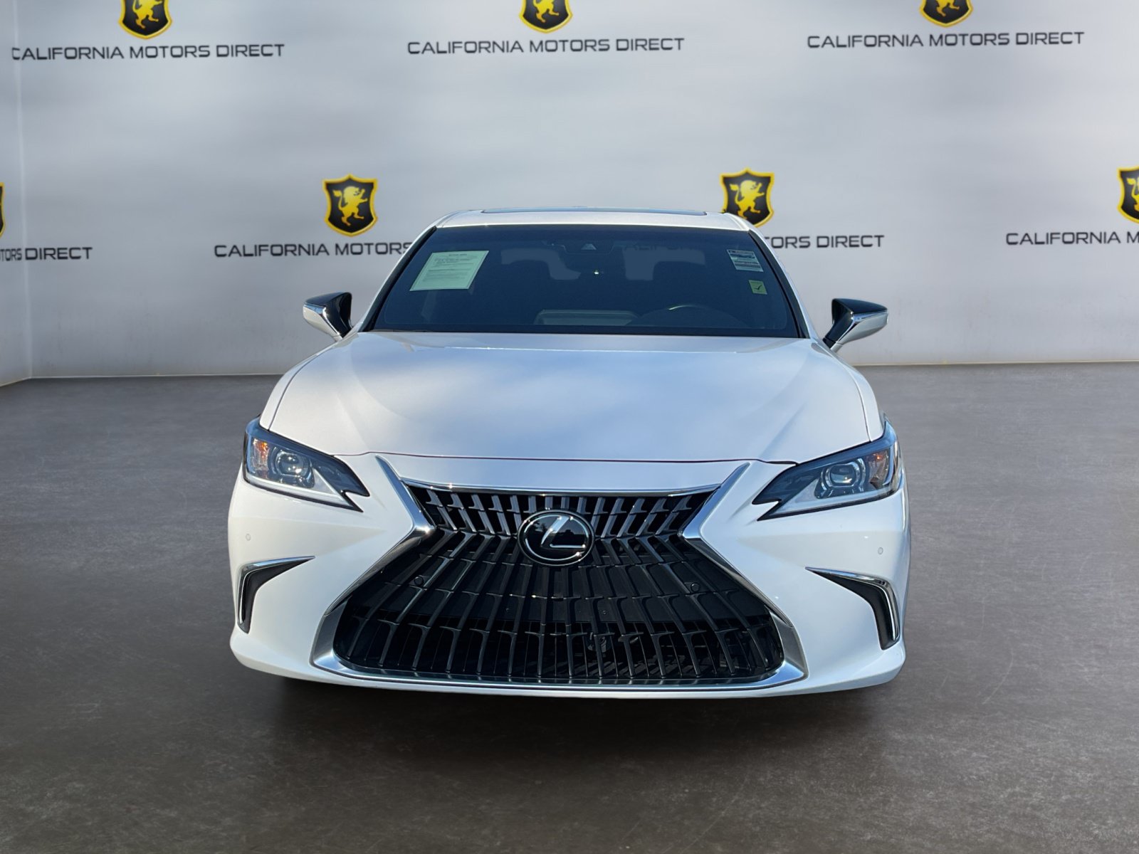 Used 2025 Lexus ES 300h w/ Premium Package FWD image 2